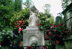 墓园雕塑：镌刻永恒的静默诗篇