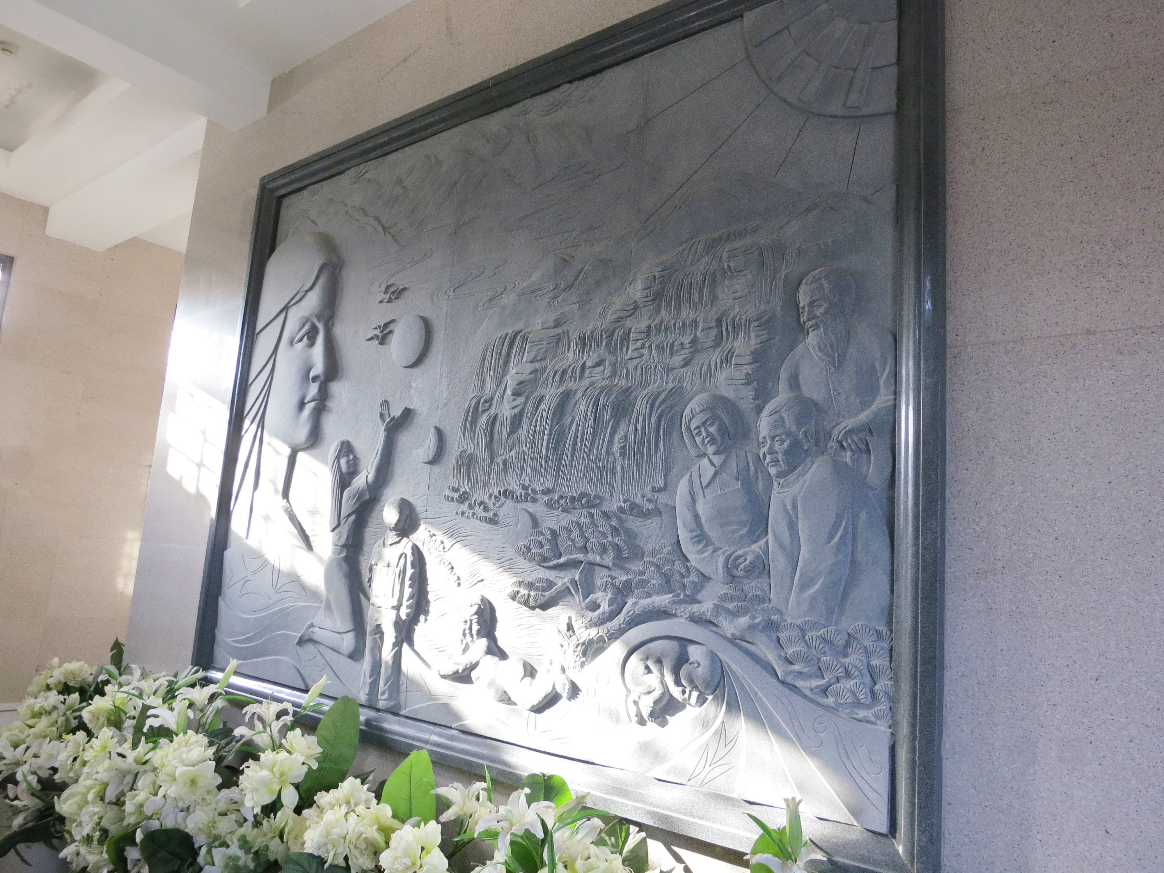 石上轮回：浮雕中的时间诗学