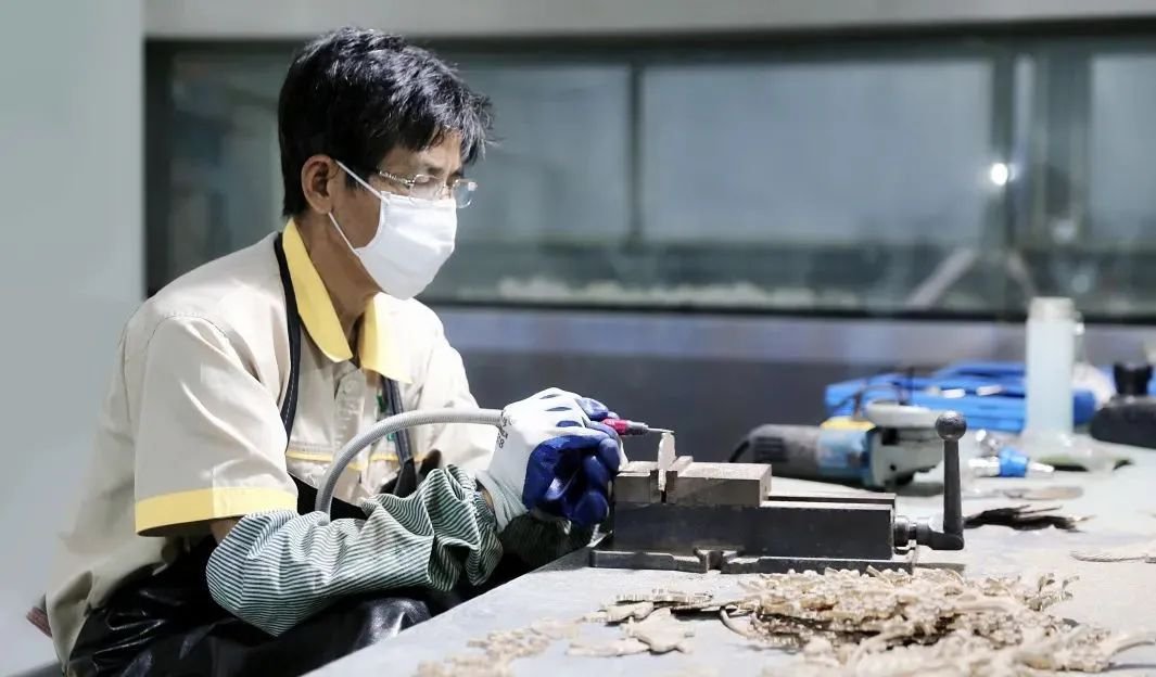 铜艺不朽：殡葬中的永恒与新生